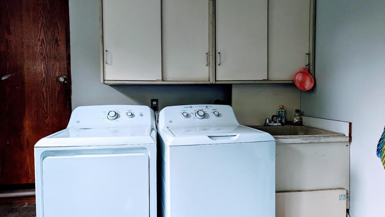 Private Guest Suite In West Bellevue Home Экстерьер фото