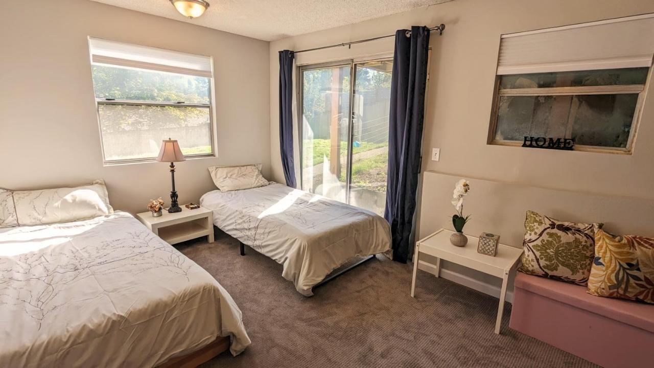 Private Guest Suite In West Bellevue Home Экстерьер фото